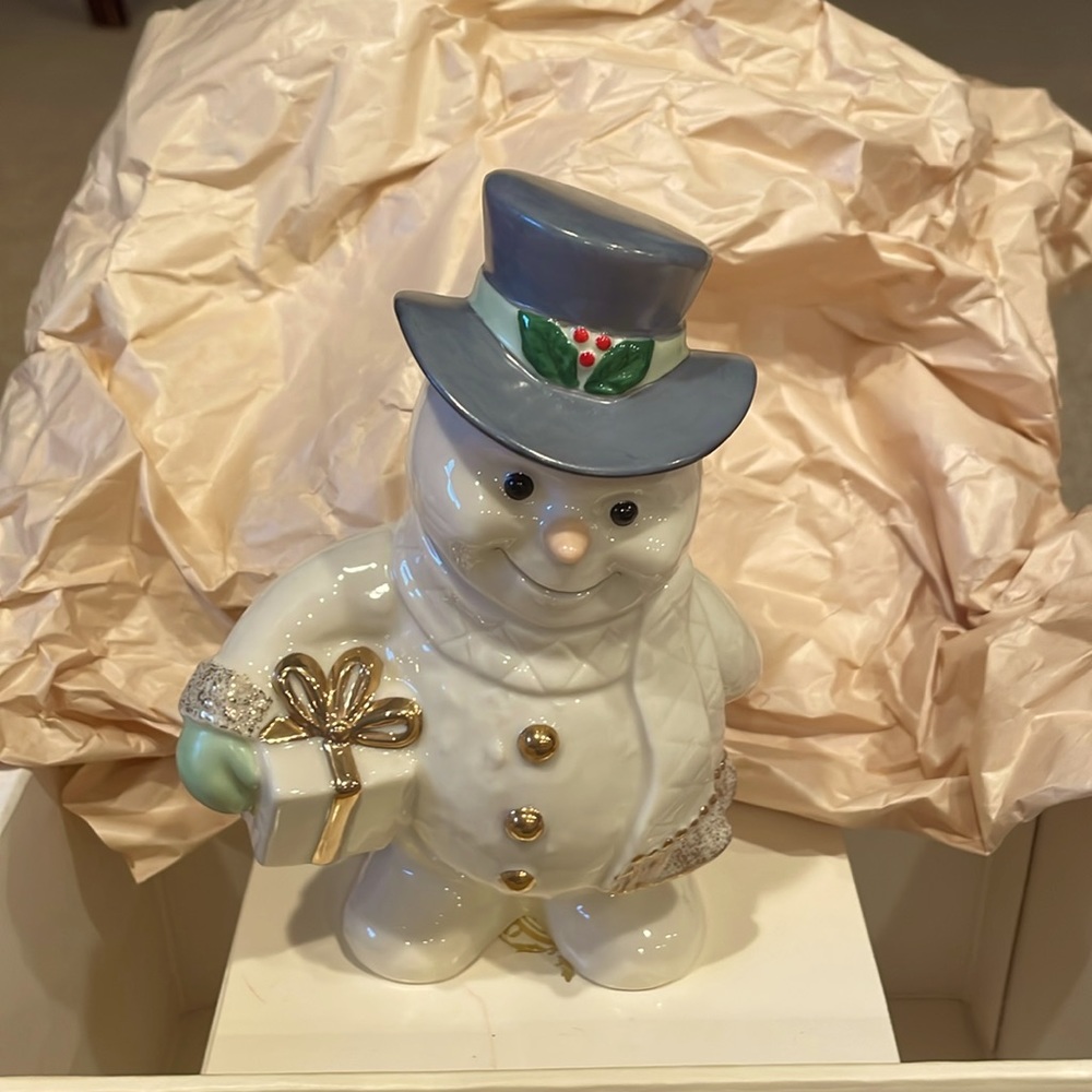 Lenox Collectible Ivory Snowman figurine